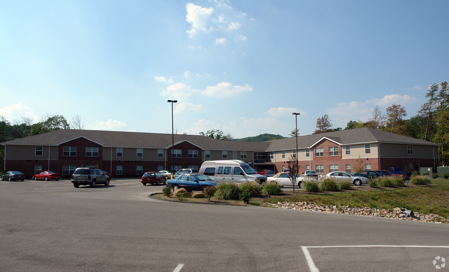 Knollview Village Apartments - Knollview Village Apartments