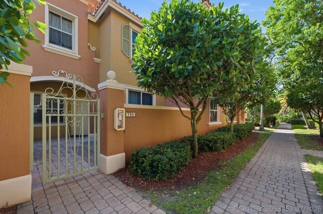 732 SW 106th Ave