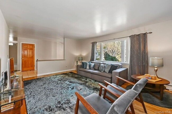 Photo - 568 Manville Rd Unit Upper R