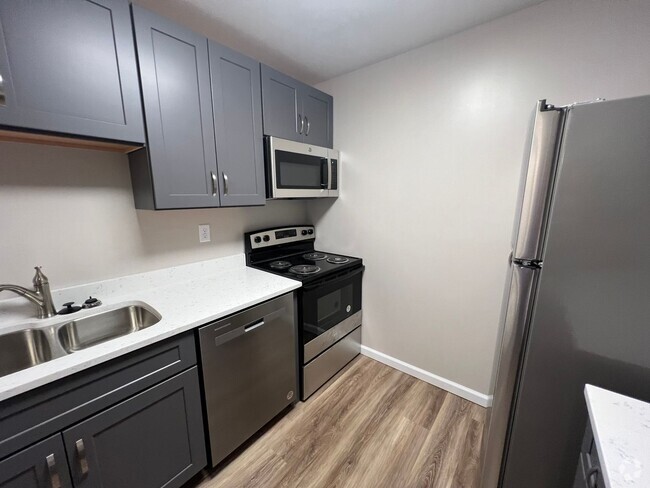 Building Photo - 3-Bedroom, 2-Bathroom Apartment on Bloomin...