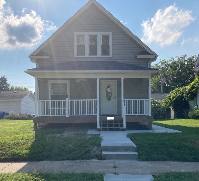 Building Photo - 1829 3rd St Unit 3U