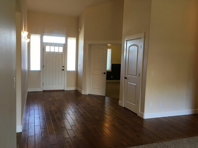 Photo - Relaxing Home With Beautiful Touches!