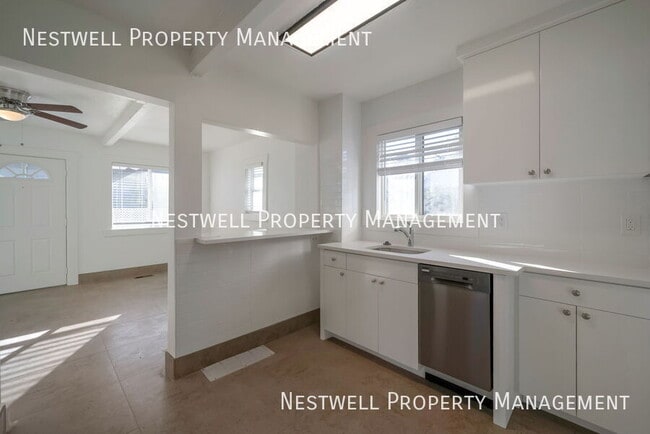 Photo - 2310 S Green St Unit B