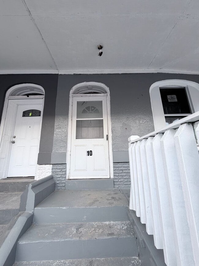 Building Photo - 10 Jarvis Pl Unit 1