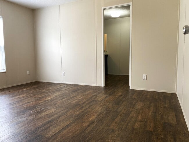 Photo - 502 Blakley Dr
