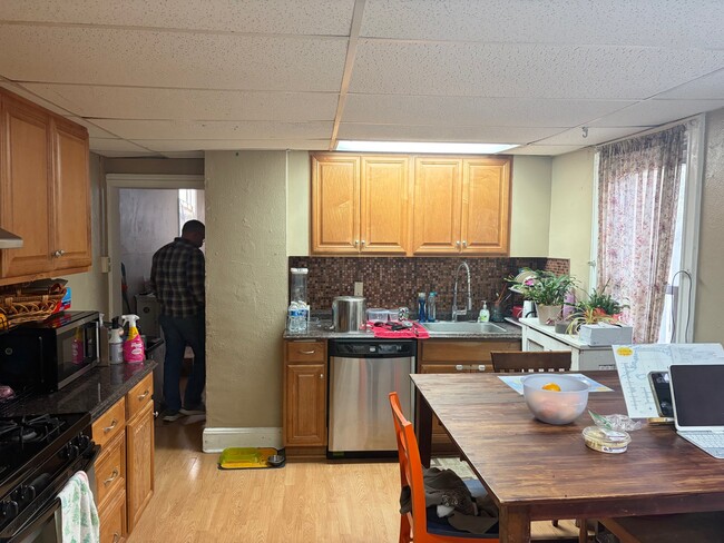 Building Photo - 223 Farnsworth Ave