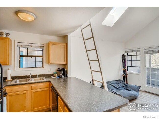 Photo - "Chic Urban Retreat: Cozy 1-Bed Condo in t... Unit 314