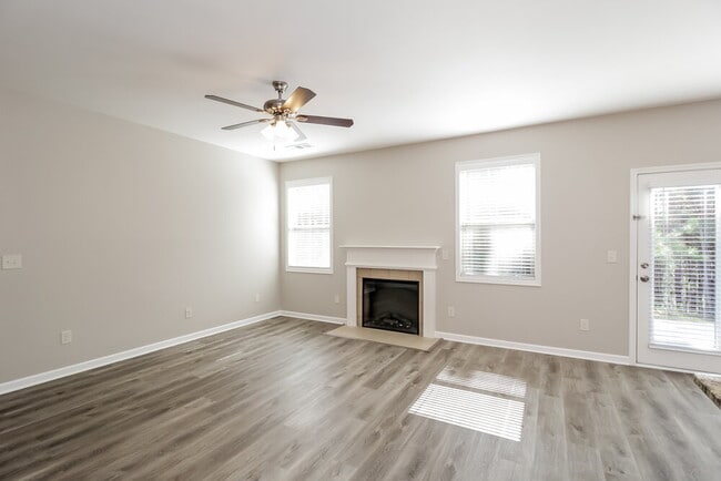 Photo - 538 Jadetree Ln