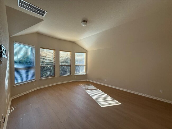 Building Photo - 633 Peregrine Way Rental
