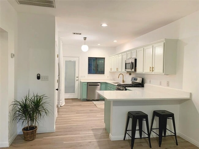 Photo - 4419 Bellvue Ave