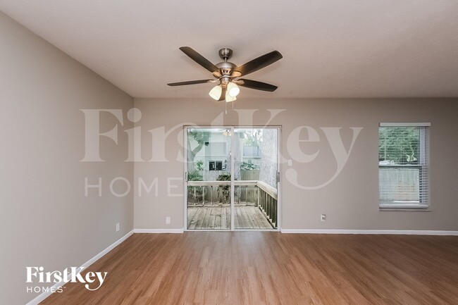 Photo - 2210 Boxwood Way