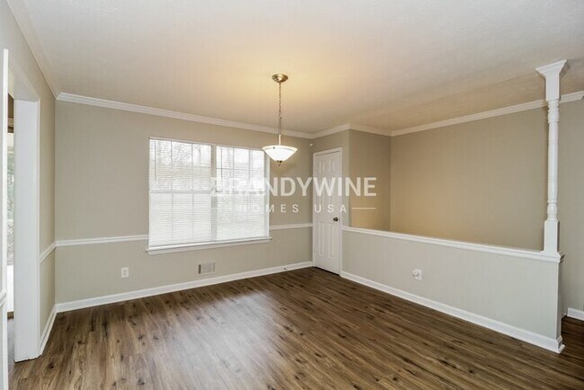 Photo - 1334 Colonial Trce NW