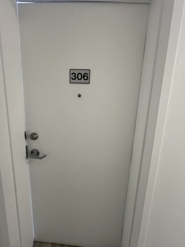 Building Photo - 630 Cummings Ave. Unit 306