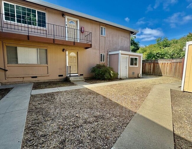 Building Photo - 2225 Hillsborough Ct