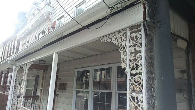 Photo - 582 Sunbury St
