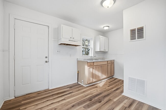 Photo - 1614 W 18th St