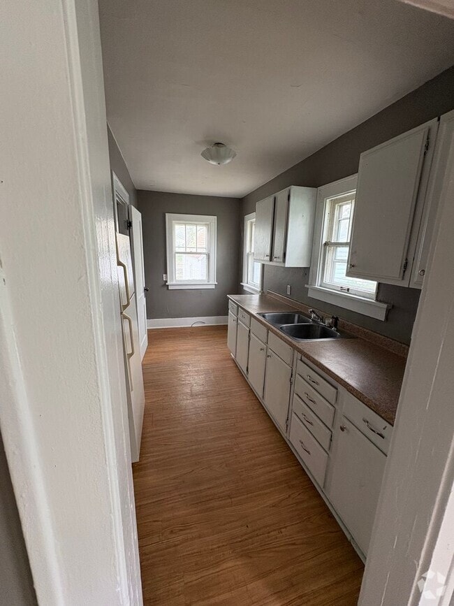 Building Photo - 2 Bedroom 1 bathroom single family home