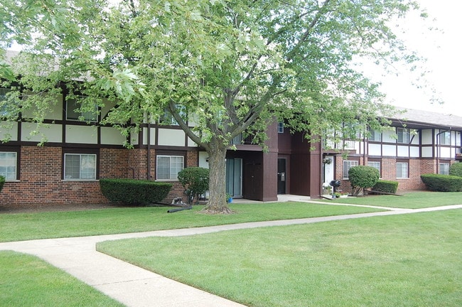 Photo - Tudor Crest Apartments