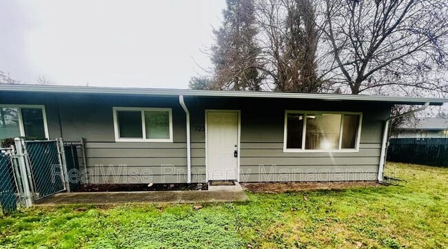 Building Photo - 723 SW Bridge St Rental