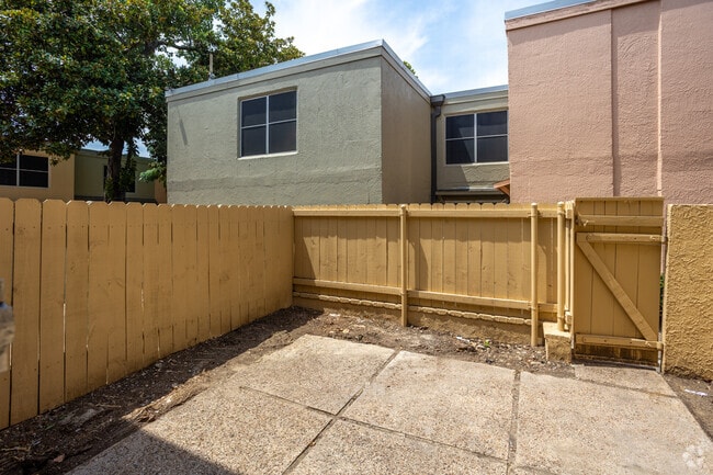 2BR, 1.5BA - 719SF - Patio