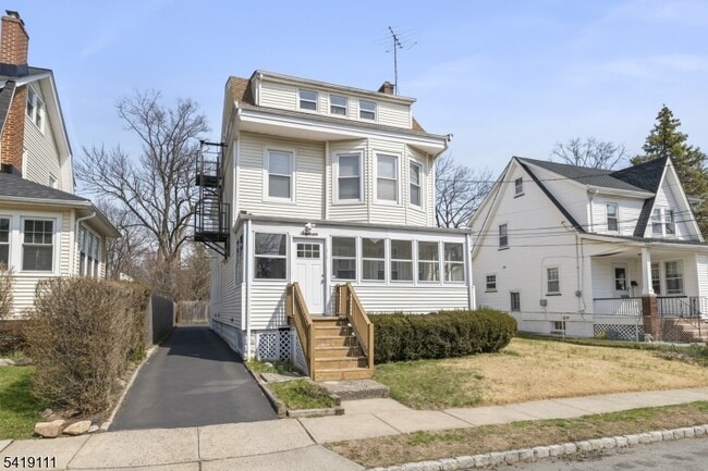 Building Photo - 7 Rosedale Ave Unit 2