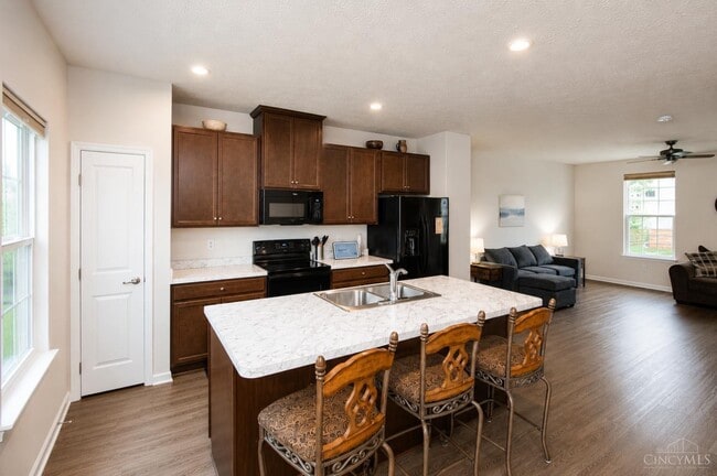 984 Steamboat Dr