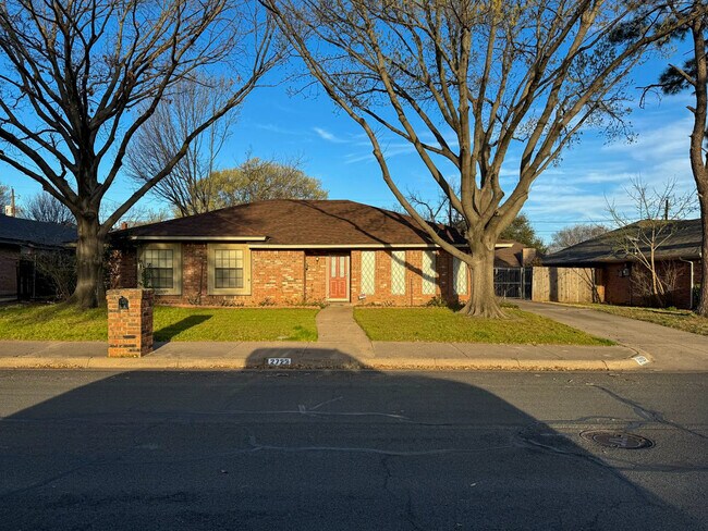 Photo - 2722 Margaret Dr House