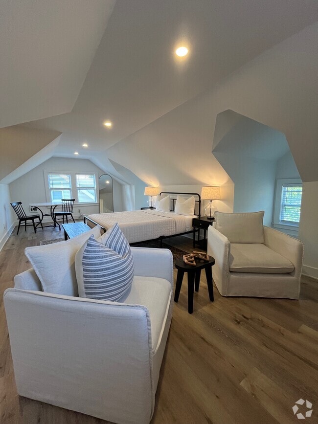 Building Photo - 1648 Eddington Rd Unit 3 Rental