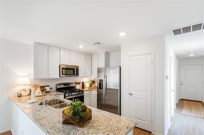 Photo - 2007 Delphine Dr