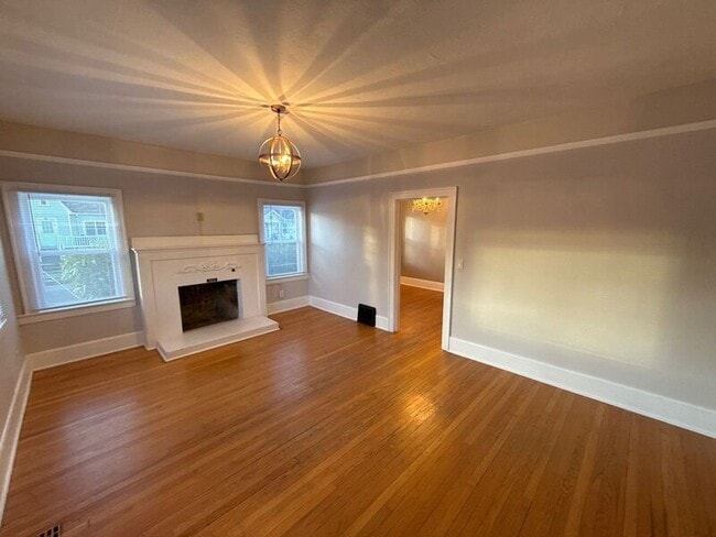 Photo - 1615 D St NE Unidad #A (Main Hse)