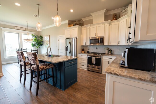 Building Photo - Executive 4/2 Residence in Prestigious For... Rental