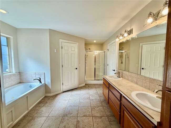 Photo - 305 Meadows Ct