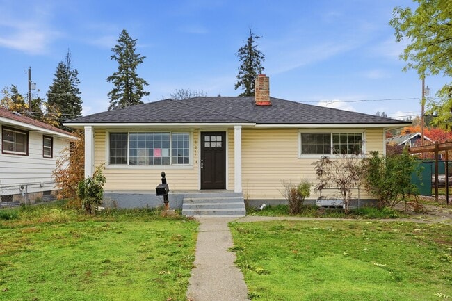 Building Photo - 3917 E Fairview Ave