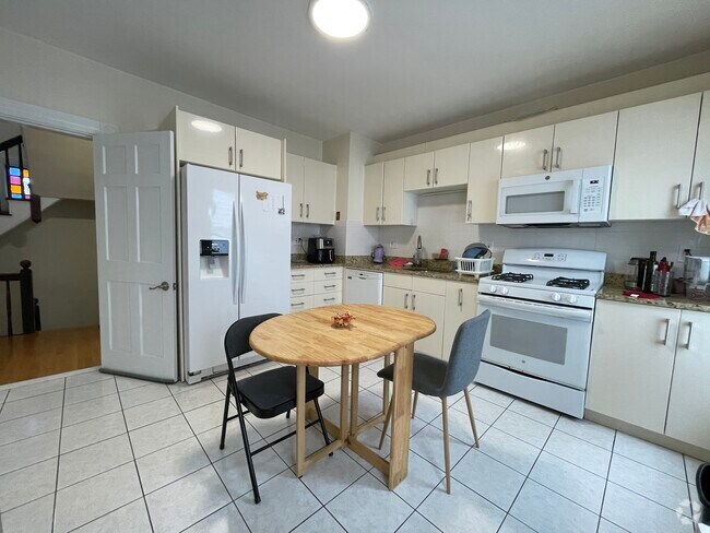 Building Photo - 63 Fairbanks St Unit 2 Rental
