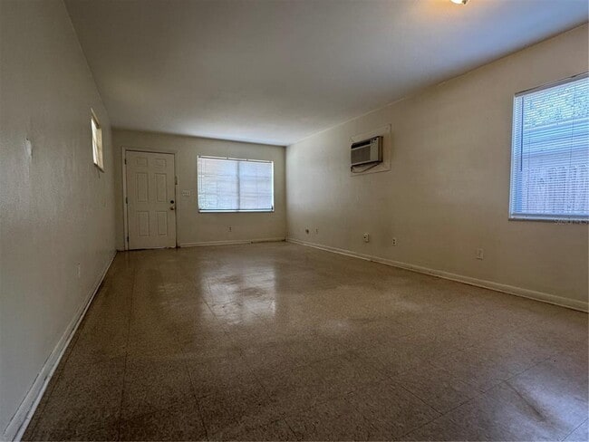 Photo - 1421 Noble Pl