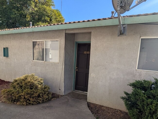Building Photo - 1046 W 21st St Unit 1050 W 21st street Rental
