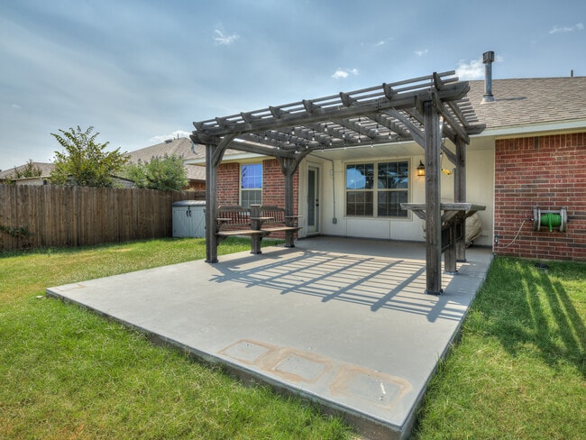 1208 Greenfield Ave
