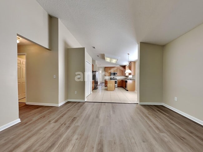 Photo - 809 Crystal Spring Way