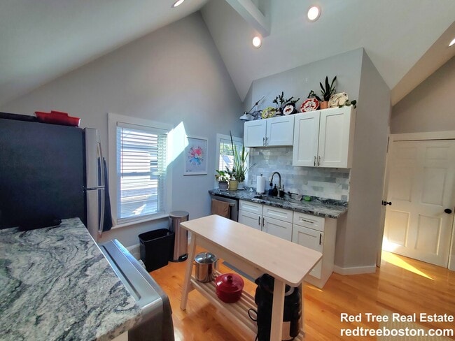 Photo - 72 Marshall St Unit 3