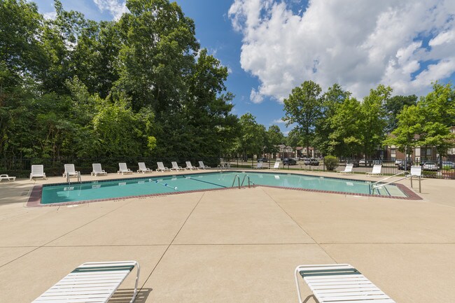 Espectacular piscina - Newport Woods Apartments