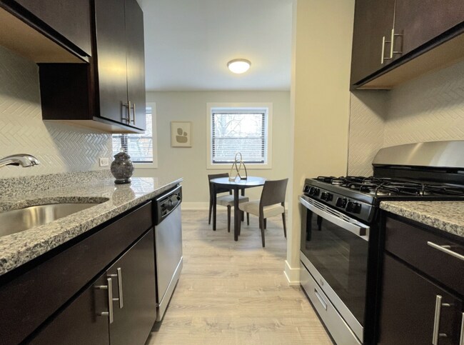 Photo - 529 W Surf St Unit 410