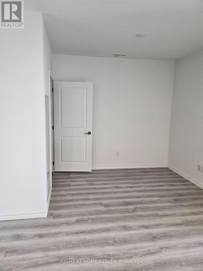 Photo - 191 Elmira Rd S Unité 217C