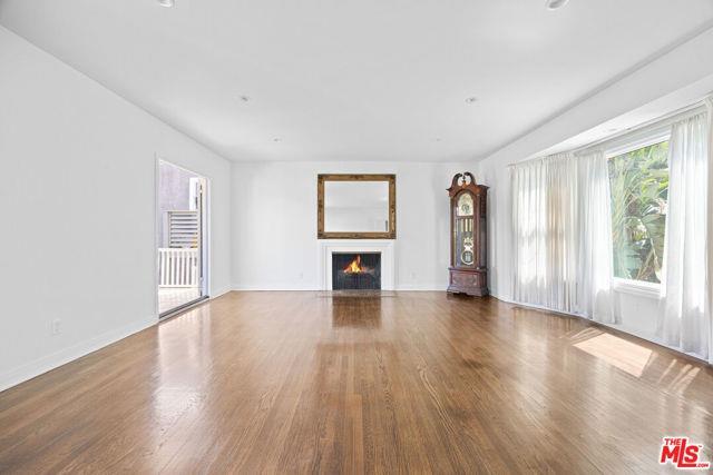 Photo - 2411 St George St