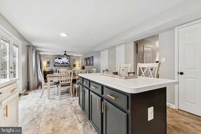 Photo - 14 Willow Glen Ct