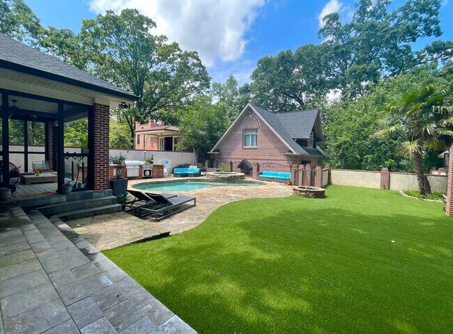 Photo - 762 Clemont Dr NE