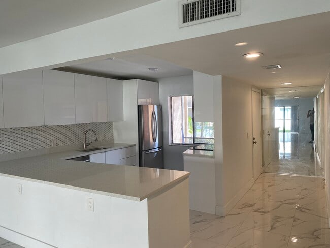Building Photo - 158 Lakeview Dr Unit 102