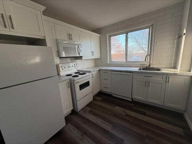 Building Photo - 441 Covert St Unit 6