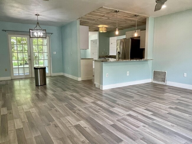 Photo - 5610 29th St Cir E