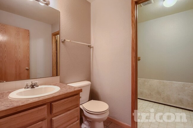 Photo - 2215 Sweetwater Creek Dr