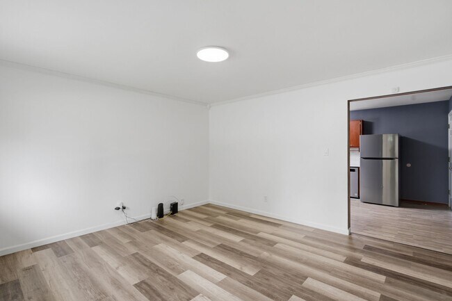 875 5th Plaza